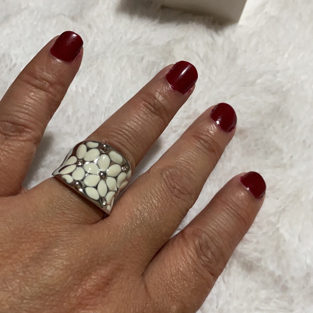 Roxi Daisy ring 🆕 flowers - Picture 12 of 13